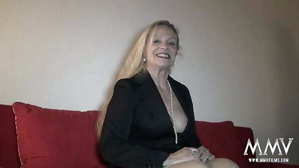 એક સોનેરી મસાજ ટેબલ પર દબાવવામાં આવી રહી છે અને સેકસી વીડીયો સેકસી તે વાહિયાત છે