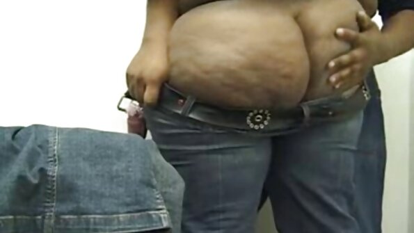 મોટી નકલી છાતીવાળો સોનેરી તેના યુનિફોર્મને દૂર સેકસી સેકસી બીપી વીડીયો કરે છે જેથી તે વાહિયાત થઈ શકે