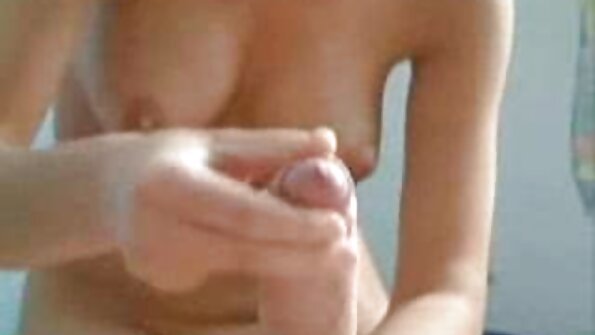 એક સરસ ગોળ ગર્દભ ધરાવતો એક કિશોર બેડશીટ સેકસી વીડિયો બીપી વીડીયો પર ચોદાયો છે