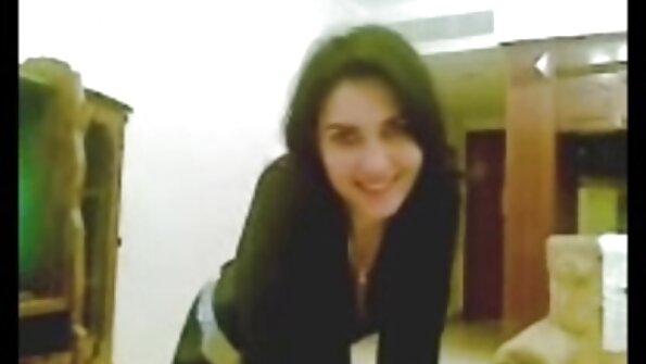 બેલબોય બીપી વીડીયો સેકસી સોનેરી કોક્વેટને વાહિયાત કરે છે જ્યારે તેનો બીએફ ફોન પર વાત કરે છે