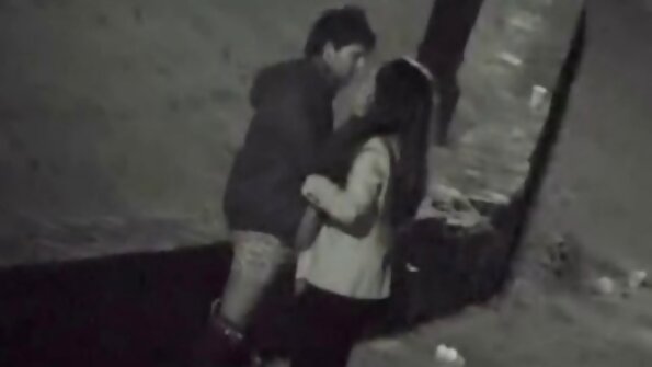 ફિટ માઇલફ વીડીયો સેકસી કે જેમાં મોટી નકલી છાતી હોય છે તે મોટી ડિક ચૂસી રહી છે