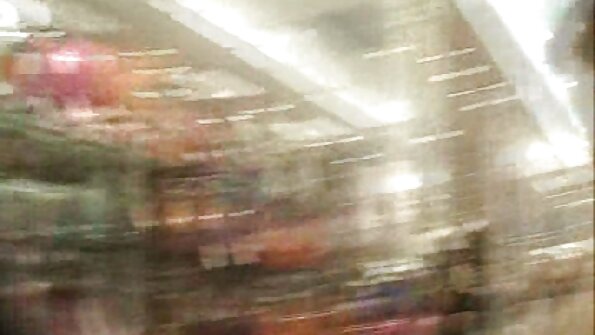 પ્રખર લાલ પળિયાવાળું સ્ત્રી ગુજરાતી સેકસી વીડીયો આપો સફેદ ચામડાના પલંગ પર ડ્રિલ થઈ જાય છે