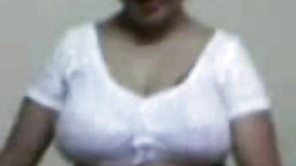 એક બચ્ચા આજે તેના પલંગ પર તેના તેલયુક્ત સ્તનની ચૂંક મેળવે સેકસી વીડીયો એમપી ફોર છે