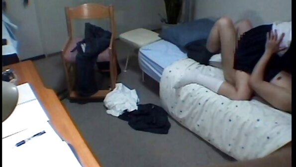 આફરા રેડ બ્લેક સ્ટોકિંગ્સમાં બ્રિજ નીચે કેમેરા પર સેકસી વીડીયો બતાવો બોંક છે