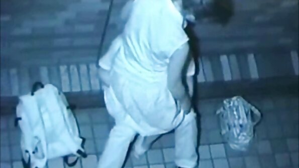 એક શિંગડા પોર્ન સ્ટાર પાસે એક મોટી ગર્દભ છે જે કેમેરા સામે બીપી વીડીયા સેકસી સાપ કરે છે