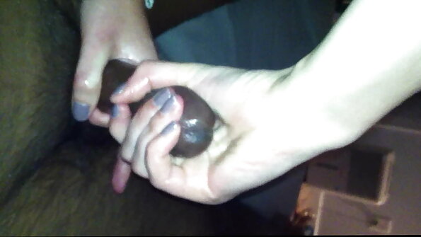 એક મનોરંજક પ્રેમાળ શ્યામા એક વિશાળ ડિક પર તેની ચુસ્ત કન્ટ બેઠી વીડીયો સેકસી છે