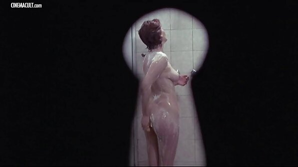 એક કાગડો પળિયાવાળું સ્ત્રી તેના સેક્સી મોંની અંદર એક ટોટી મૂકી રહી છે બીપી વીડીયો સેકસી