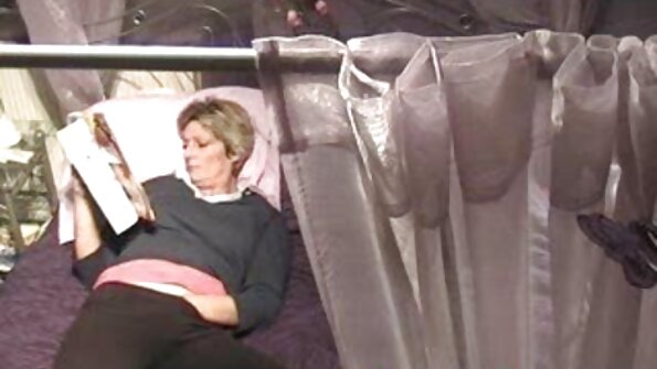 નાના સ્તનો ધરાવતી સોનેરી ક્યૂટી બોરફ્રેન્ડને સેક્સ સેકસી બીપી વીડીયો દ્વારા પ્રેરિત કરે છે