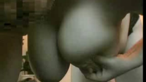 બિઝનેસ પાર્ટનર્સ સફેદ પલંગ પર જાપાની છોકરીને વાહિયાત સેકસી વીડીયો પિક્ચર કરે છે