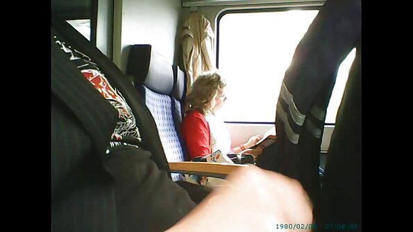 એક કિશોર સુંદરતા કે જે સેકસી વીડીયો ફુલ સેકસી વીડિયો એક સુંદર pussy ધરાવે છે તે બેડ પર વાહિયાત થઈ રહી છે