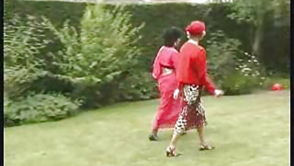 લાંબા લાલ વાળ સેકસી વીડીયો એક્સ એક્સ ધરાવતી હોટ સ્લટ તેની ભીની ચૂતમાં ચોદાઈ રહી છે