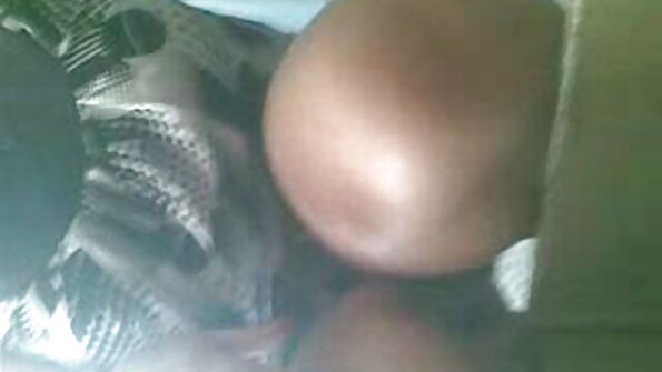 અહીં એક યુવકની ઉપર સેકસી પીચર વીડીયો ખૂબ જ સેક્સી દ્રશ્યમાં એક કિશોરને શૂટ કરવામાં આવ્યો છે