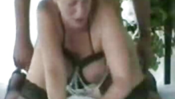 એક ગરમ એશિયન સેકસી વીડીયા બીપી ખિસકોલી ગાદલા પર છે, તેના સાથીને સખત વાહિયાત કરે છે
