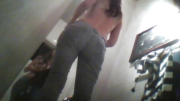 બિગ-ટાઇટેડ ત્રીપલ એક્સ સેકસી બીપી વીડીયો સોનેરી તેના સાવકા પુત્ર દ્વારા પથારીમાં ઘેરાયેલી છે