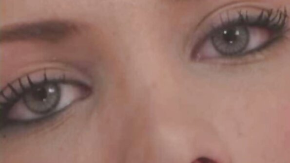 એક નાનકડી છાતીની ગર્લફ્રેન્ડ તેના માણસને તેના વીડીયો બીપી સેકસી કન્ટ સાથે સારું લાગે છે